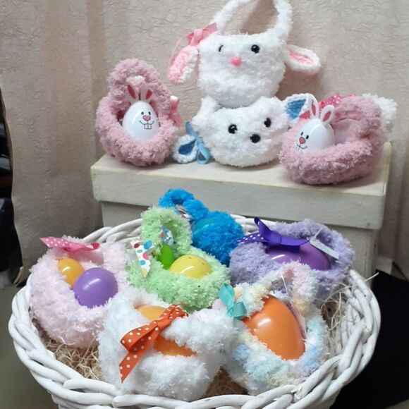 Hand crocheted Fuzzy mini Easter baskets, bunnies (pick 2) - Picture 1 of 11